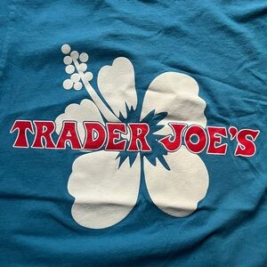 trader joes short sleeve blue t shirt size small
